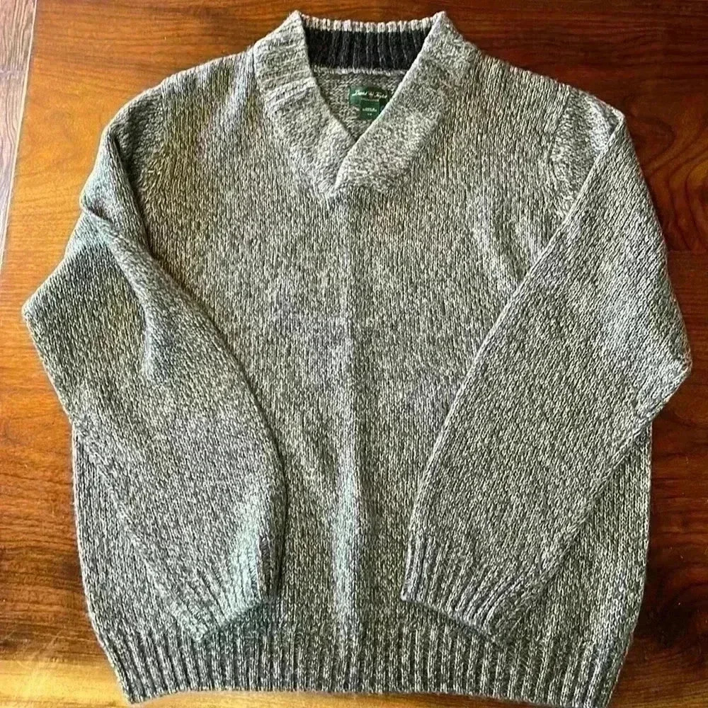 David and Taylor collection men’s large acrylic sweater.